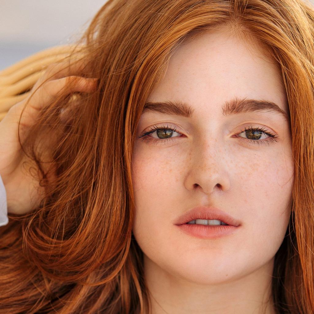 jia-lissa-ryzhevolosaia-krasotka-model-pricheska-makiiazh-po